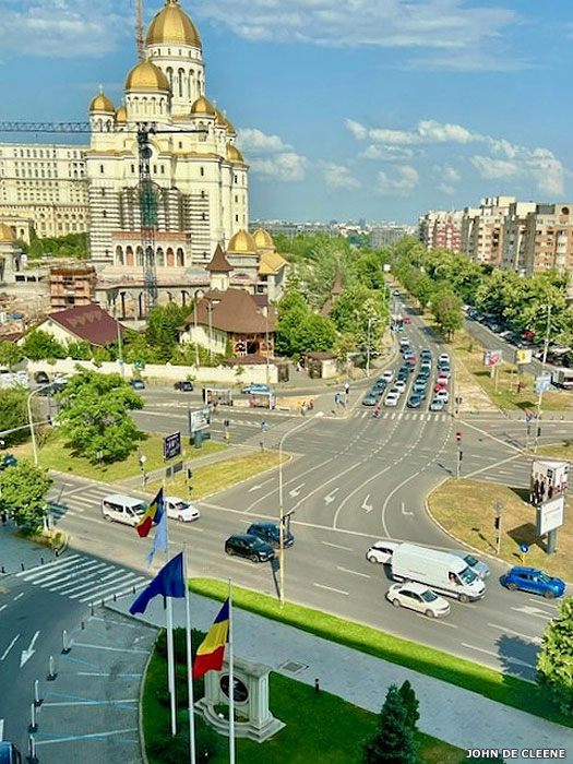 Modern Bucharest, the cathedral and the palace