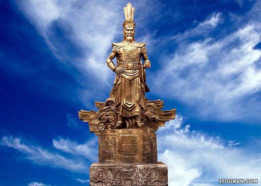 Statue celebrating the Hung kings of myth and legend